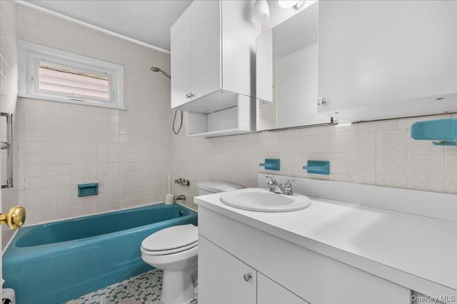 53 12th Street, Carle Place, NY 11514