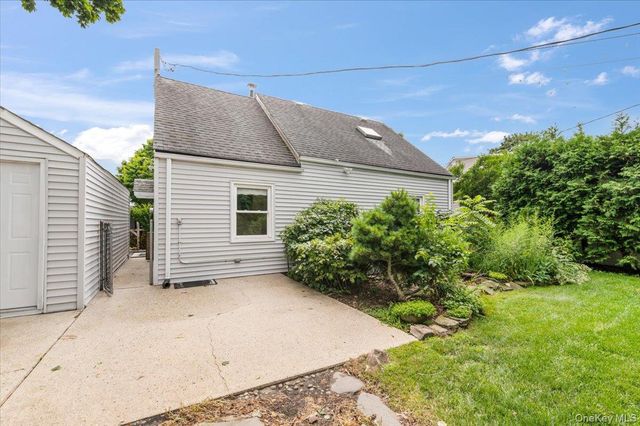 53 12th Street, Carle Place, NY 11514