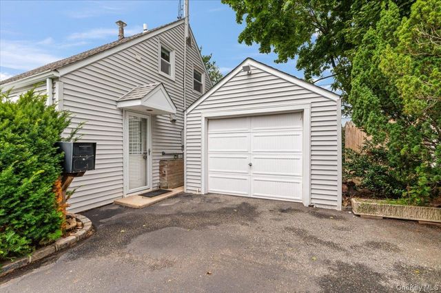 53 12th Street, Carle Place, NY 11514