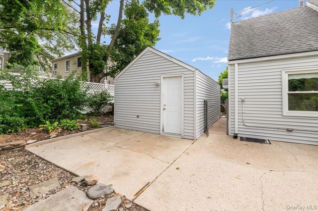 53 12th Street, Carle Place, NY 11514
