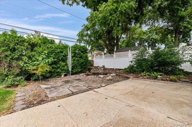53 12th Street, Carle Place, NY 11514