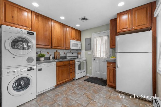 53 12th Street, Carle Place, NY 11514