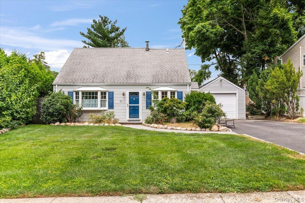 53 12th Street, Carle Place, NY 11514