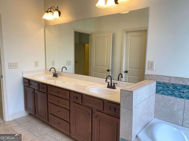 2880 Parkview Pass SE, Smyrna, GA 30080