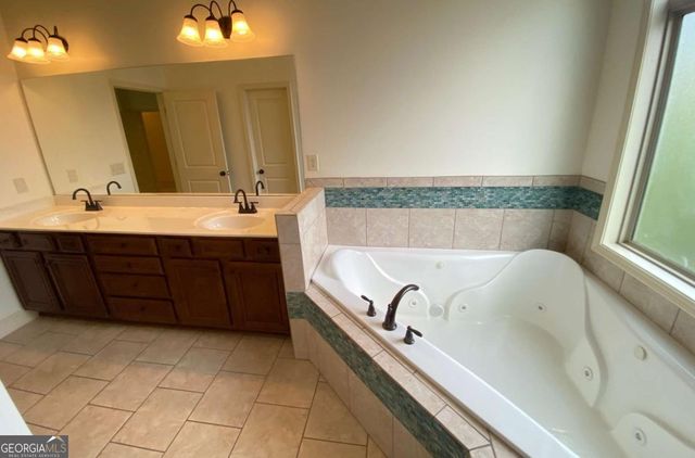 2880 Parkview Pass SE, Smyrna, GA 30080