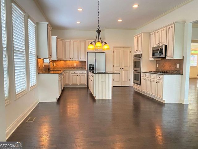 2880 Parkview Pass SE, Smyrna, GA 30080