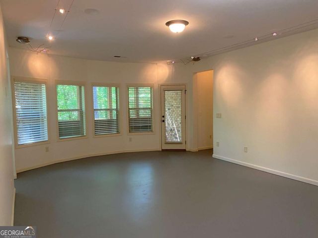 2880 Parkview Pass SE, Smyrna, GA 30080