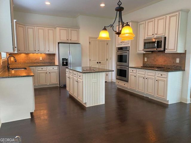 2880 Parkview Pass SE, Smyrna, GA 30080