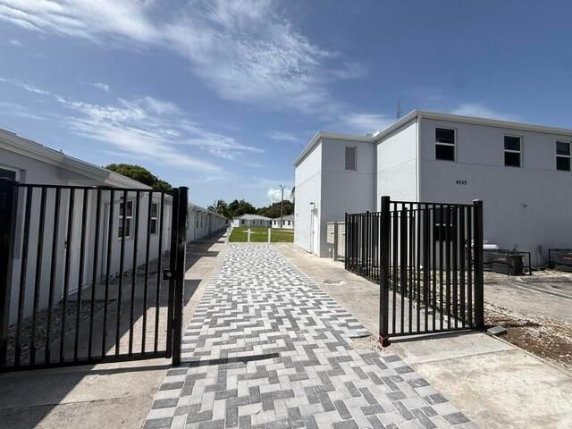 4393 Windsor Avenue 22, West Palm Beach, FL 33407