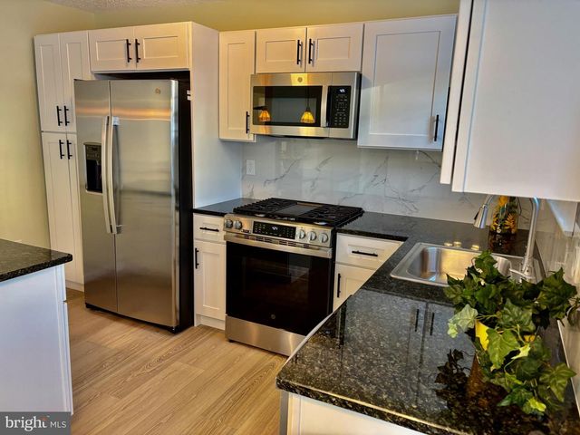 171 DAFFODIL DR, Freehold, NJ 07728