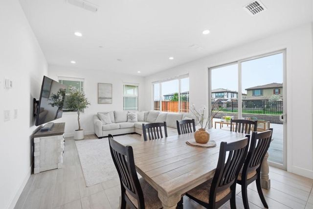 1122 S Morning Glory Drive, Tracy, CA 95391