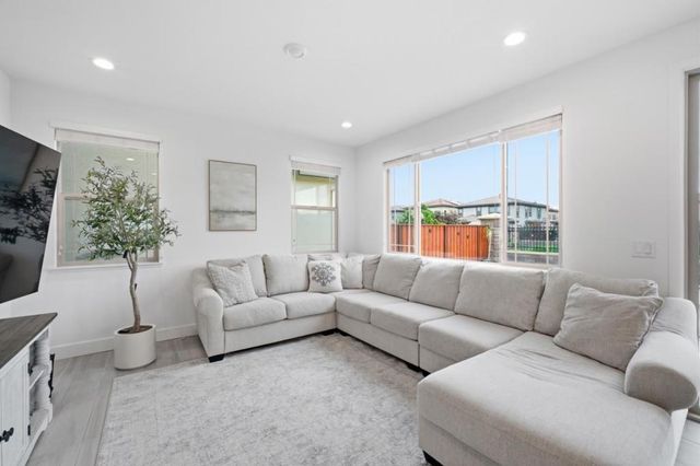 1122 S Morning Glory Drive, Tracy, CA 95391