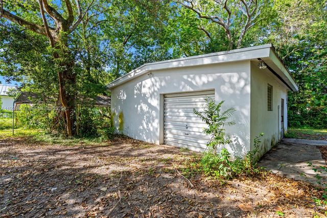 11550 SW 108th Ct, Miami, FL 33176