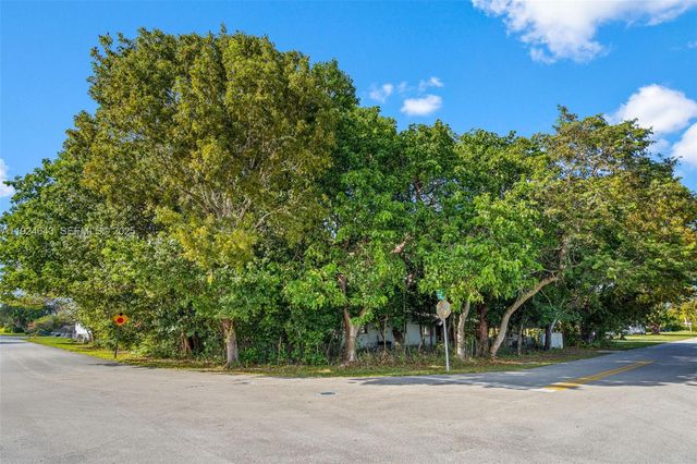 11550 SW 108th Ct, Miami, FL 33176