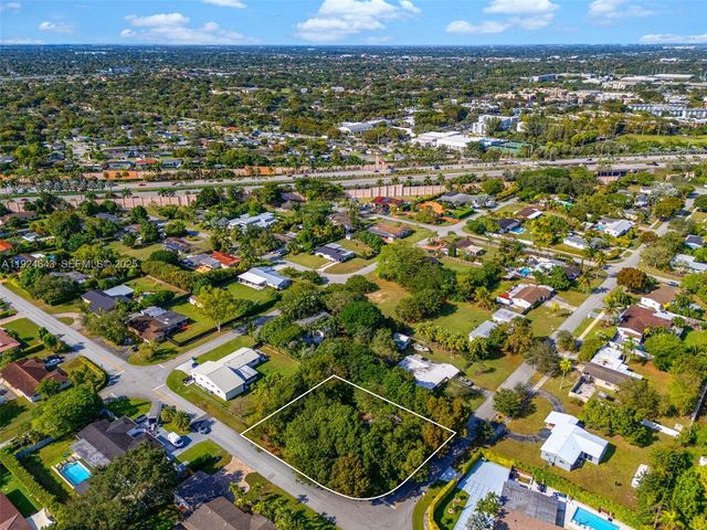 11550 SW 108th Ct, Miami, FL 33176