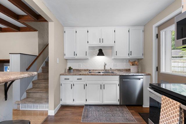 735 CARVER LANE, Menasha, WI 54952