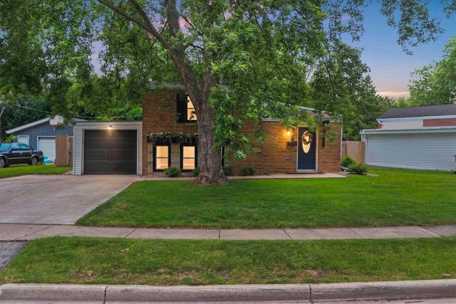735 CARVER LANE, Menasha, WI 54952