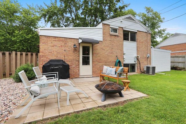 735 CARVER LANE, Menasha, WI 54952