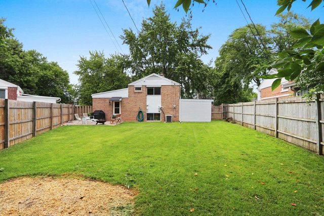 735 CARVER LANE, Menasha, WI 54952