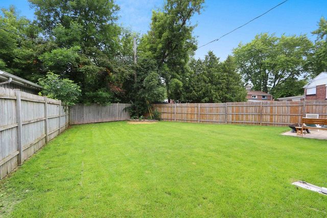 735 CARVER LANE, Menasha, WI 54952