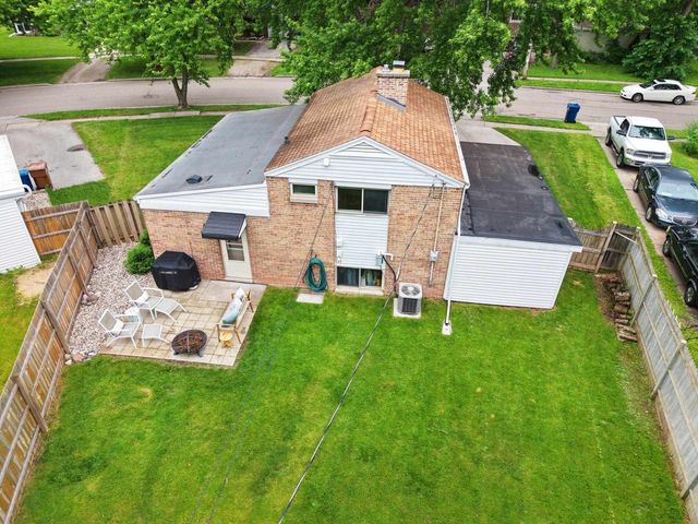 735 CARVER LANE, Menasha, WI 54952