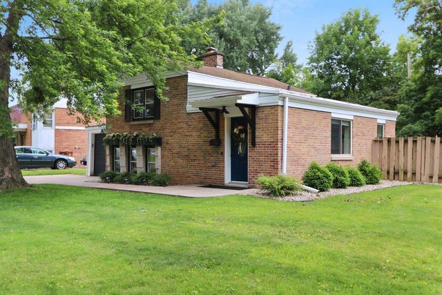 735 CARVER LANE, Menasha, WI 54952