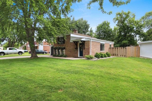 735 CARVER LANE, Menasha, WI 54952