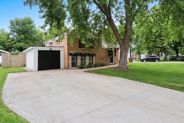 735 CARVER LANE, Menasha, WI 54952