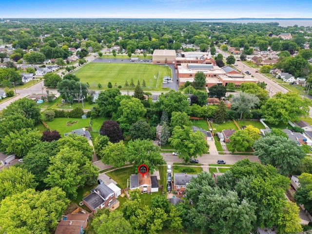 735 CARVER LANE, Menasha, WI 54952
