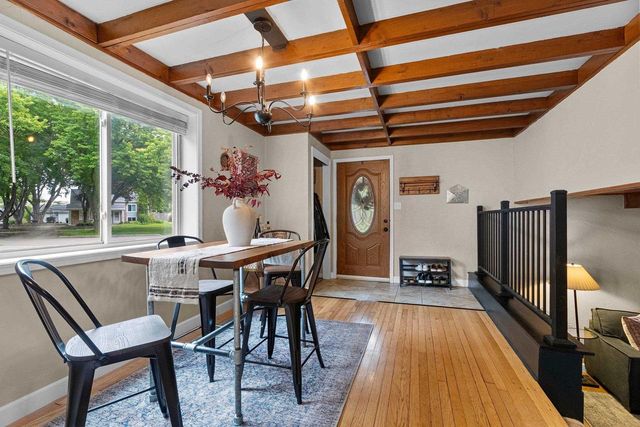 735 CARVER LANE, Menasha, WI 54952