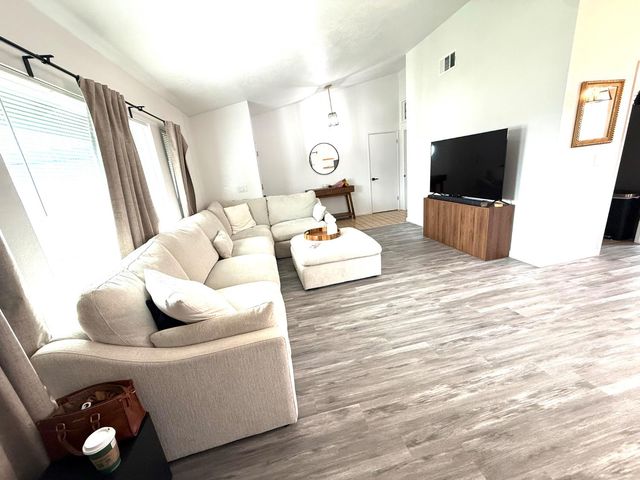 5033 Buffwood Way, Sacramento, CA 95841