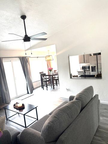 5033 Buffwood Way, Sacramento, CA 95841