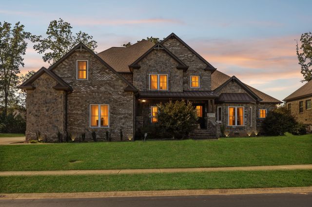 152 Copperstone Dr, Clarksville, TN 37043