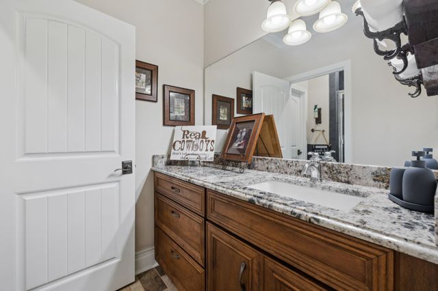 152 Copperstone Dr, Clarksville, TN 37043