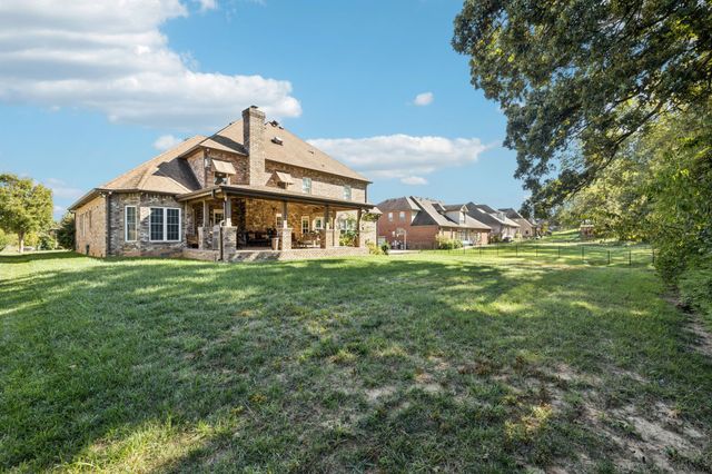 152 Copperstone Dr, Clarksville, TN 37043