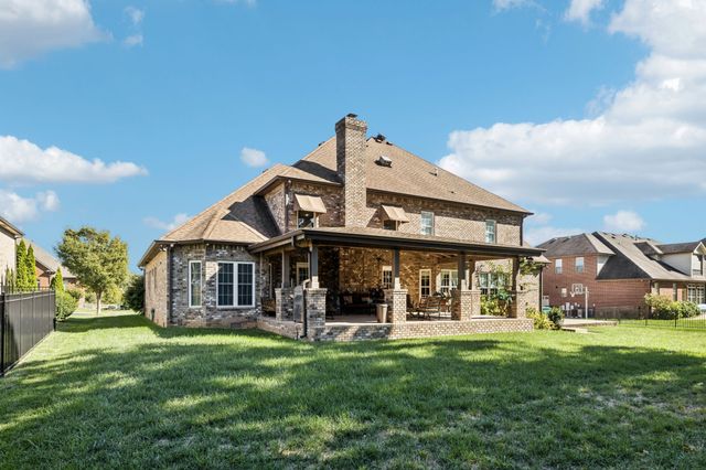 152 Copperstone Dr, Clarksville, TN 37043