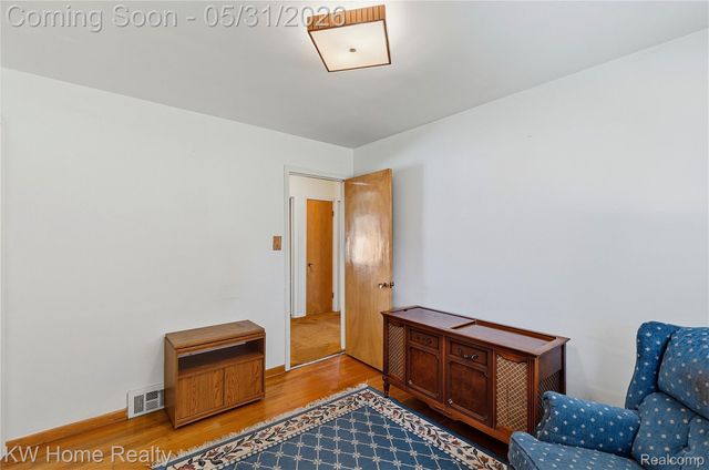 8801 Whitlock Avenue, Dearborn, MI 48126