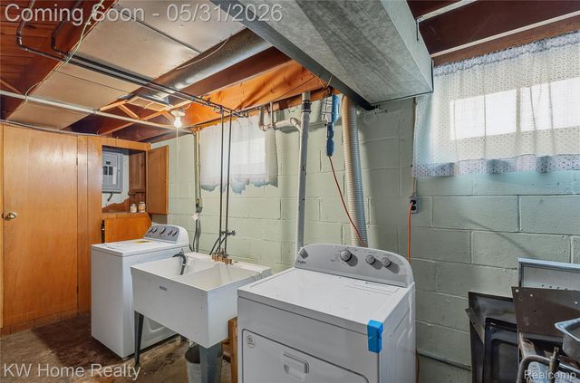 8801 Whitlock Avenue, Dearborn, MI 48126