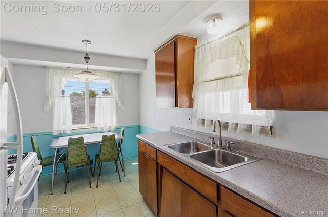 8801 Whitlock Avenue, Dearborn, MI 48126