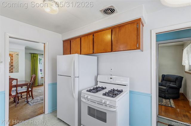 8801 Whitlock Avenue, Dearborn, MI 48126
