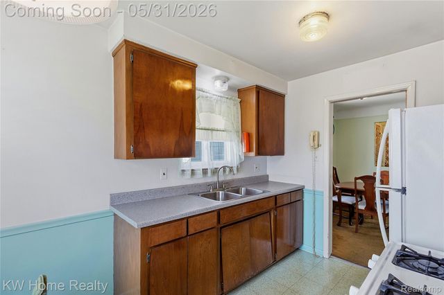 8801 Whitlock Avenue, Dearborn, MI 48126