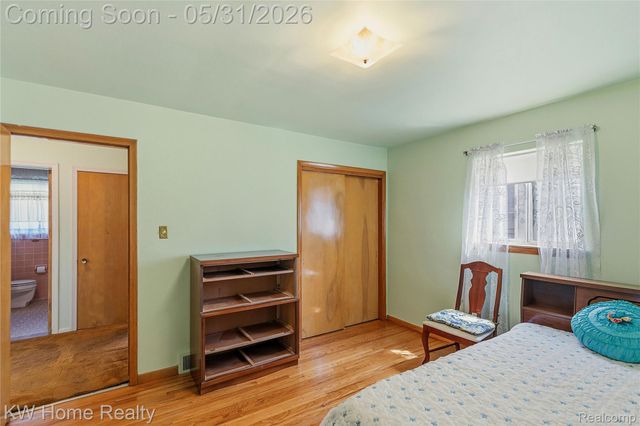 8801 Whitlock Avenue, Dearborn, MI 48126