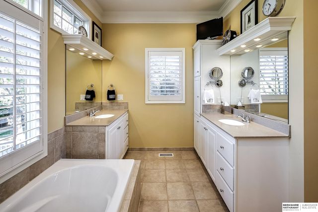13910 Charles Street, Omaha, NE 68154