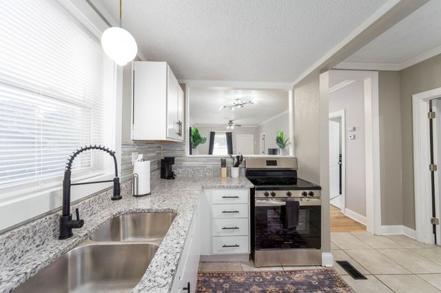 812 N Erie Ave, Wichita, KS 67214