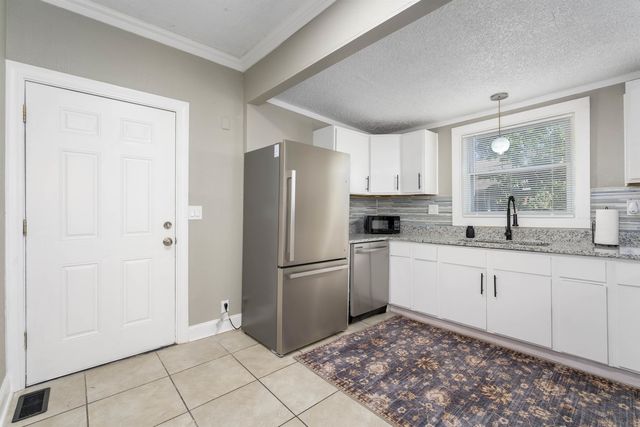 812 N Erie Ave, Wichita, KS 67214