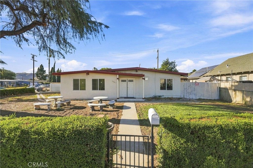 2065 W Orange Grove, Pomona, CA 91768 — photo 2