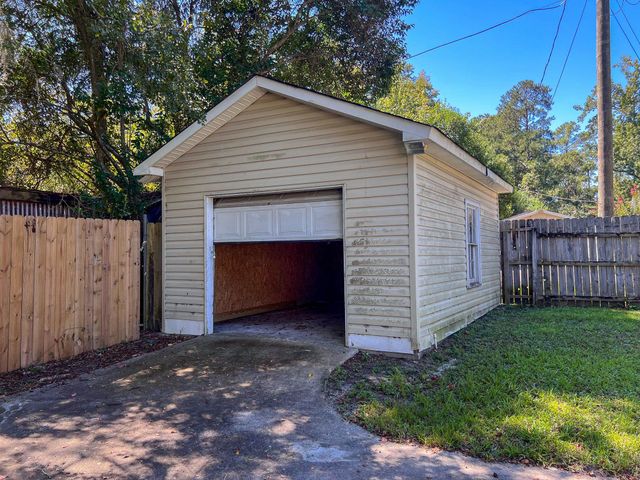 2203 4th Ave., Conway, SC 29527