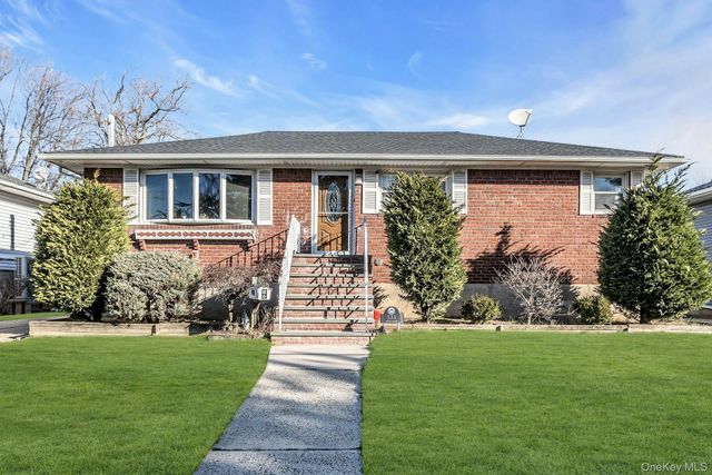 133 Baker Court, Island Park, NY 11558