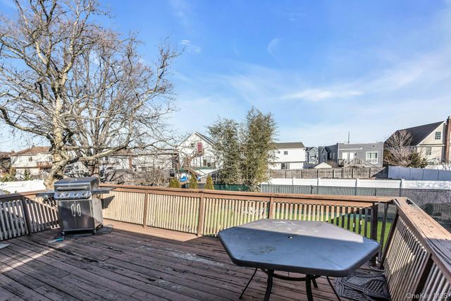 133 Baker Court, Island Park, NY 11558