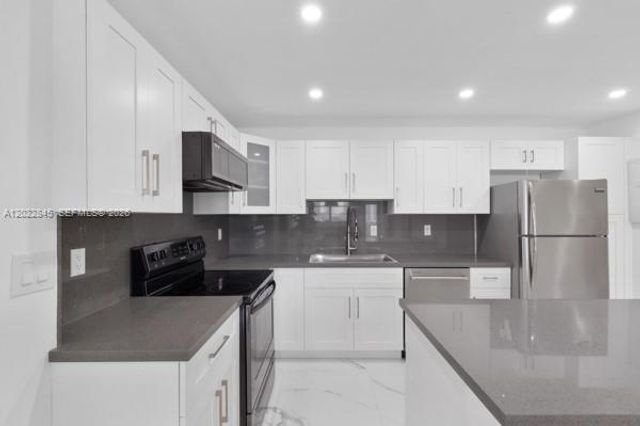 19390 Collins Ave 817, Sunny Isles Beach, FL 33160